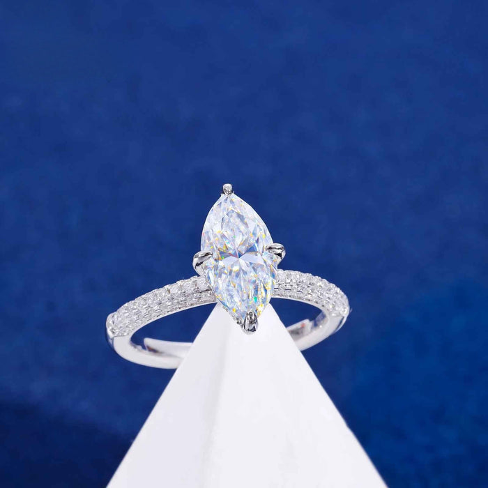 Étoile Marquise VVS Engagement Ring