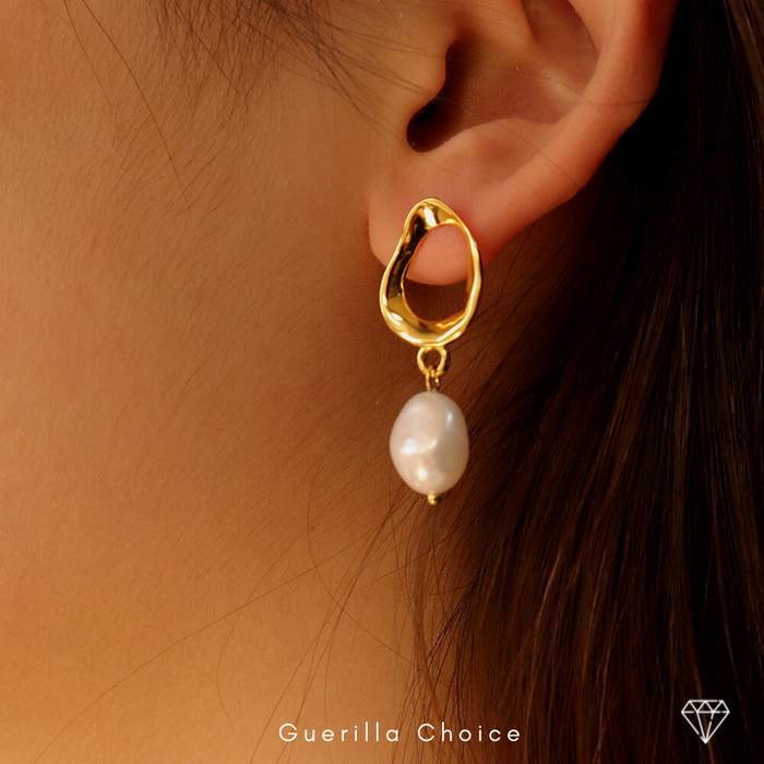 SEASHELL PEARL EARRINGS